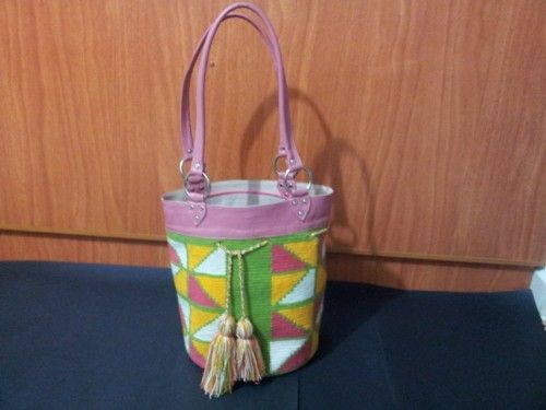 Mochilas Wayuu y Bolsos artesanales wayuu: Bolsos, Wayuu,artesan�as,wayuu,bolsos,dama,bolsos,cuero